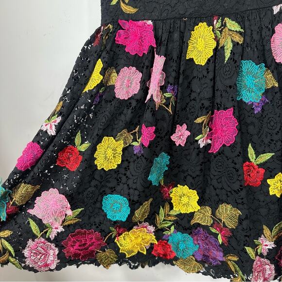 Alice & Olivia Floral Appliqué Embroidered Black Lace Fit and Flare Dress 10 - Picture 8 of 11